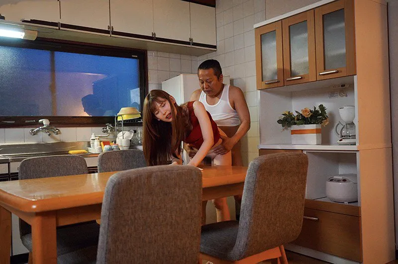 Con gái bị Chồng yêu mới của má địt mỗi ngày, cho dù đã có người yêu